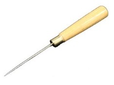 障害者をﾀﾞｰﾂの的に=暴行容疑､施設元役員逮捕