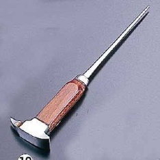 障害者をﾀﾞｰﾂの的に=暴行容疑､施設元役員逮捕