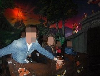 「ＵＳＪ騒動見て悪ふざけ」仏ディスニーランドで