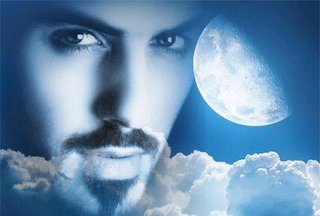 イケメンすぎて国外退去させられた男性が話題に