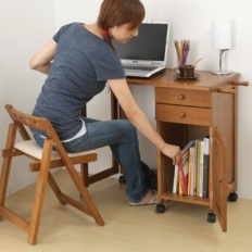 ｼﾝﾌﾟﾙな学習机は親のｴｺﾞ？