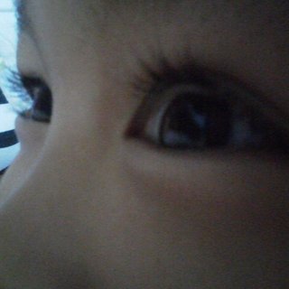 お目目くりんくりんで睫毛くるんくるんなお子様