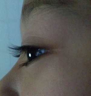 お目目くりんくりんで睫毛くるんくるんなお子様