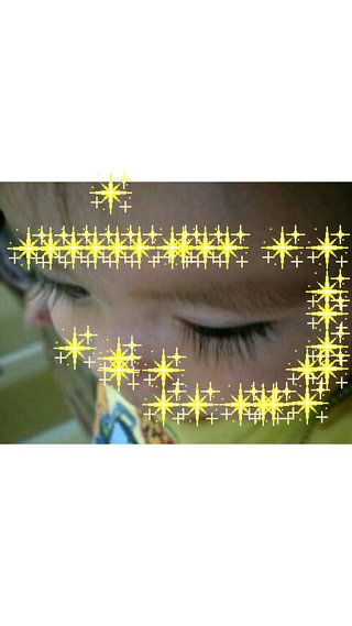 お目目くりんくりんで睫毛くるんくるんなお子様