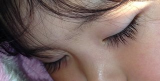 お目目くりんくりんで睫毛くるんくるんなお子様