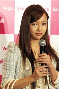 板野友美