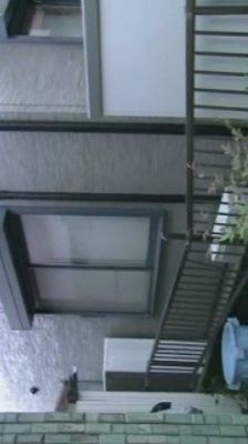 女子高生が転落死、忘れ物取りに自宅２階によじ登る