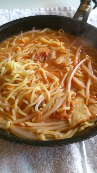 ダラ奥の昼食なに?