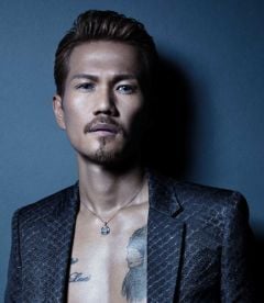 ATSUSHI ｻﾝｸﾞﾗｽ外し青い眼に