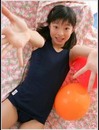 ３歳　女の子の水着DVD……　　