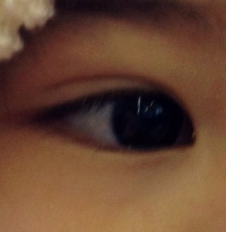 お目目くりんくりんで睫毛くるんくるんなお子様