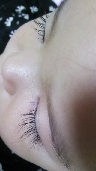 お目目くりんくりんで睫毛くるんくるんなお子様