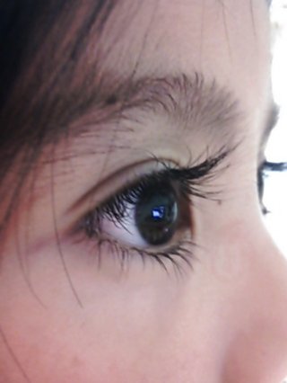 お目目くりんくりんで睫毛くるんくるんなお子様