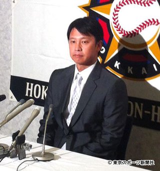 二岡が薄暗い二軍食堂で引退会見