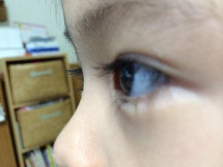 お目目くりんくりんで睫毛くるんくるんなお子様