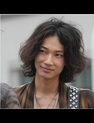 綾野ごうってイケメン？