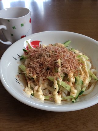 ダラ奥の昼食なに?