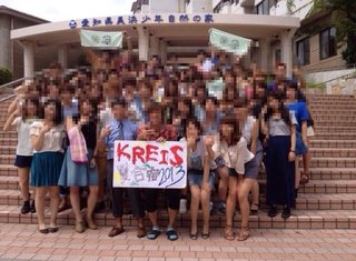 新宿コマ劇場前で女子大生が集団昏倒する異常事態が発生、明大公認のサークルか