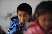 中国児童300人が鉛中毒､原因は｢鉛筆かむ癖｣? 高官発言に非難
