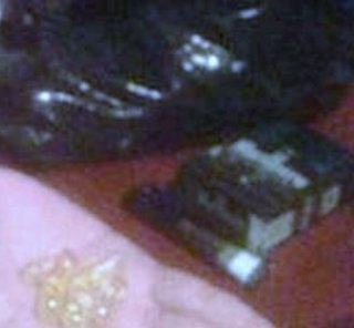 新宿コマ劇場前で女子大生が集団昏倒する異常事態が発生、明大公認のサークルか