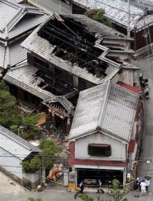 民家火災で祖母と孫の小学生が死亡＝ おばあちゃんに修学旅行土産を届けに行き…大阪 