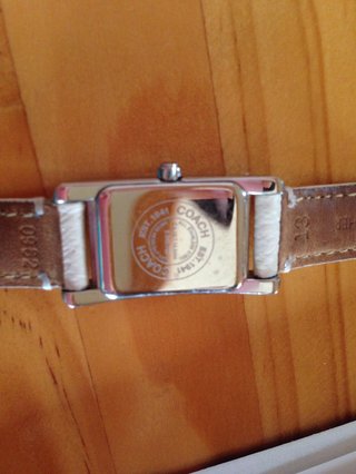 コーチの腕時計なんだけど、即日～明日までに電池交換なんて無理だよね？