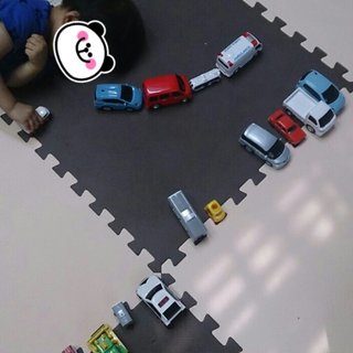 おもちゃを並べる