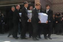 上原多香子の夫自殺