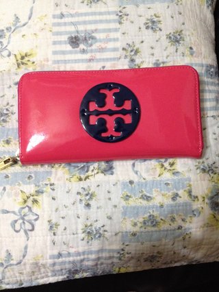 皆さんの財布見せてください。