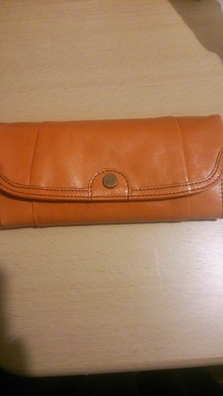 皆さんの財布見せてください。