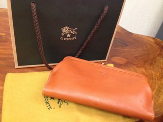 皆さんの財布見せてください。