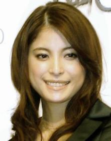 上原多香子さんの夫、ＴＥＮＮさん自殺か