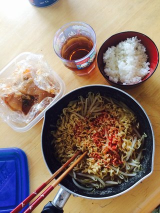 ダラ奥の昼食なに?