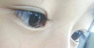 お目目くりんくりんで睫毛くるんくるんなお子様