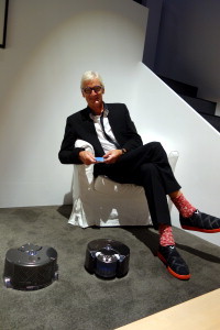 ダイソン：ロボット掃除機発売へ　吸引力「他社の２０倍」