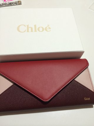 皆さんの財布見せてください。