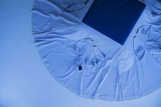 着るこたつカバー「kotatsu parka」が話題