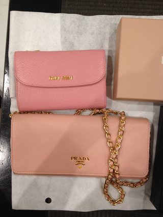 皆さんの財布見せてください。