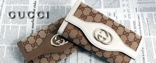 皆さんの財布見せてください。