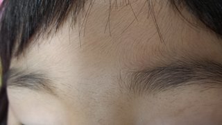 子供の眉毛剃ることにご理解お願いします。