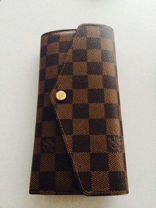 皆さんの財布見せてください。