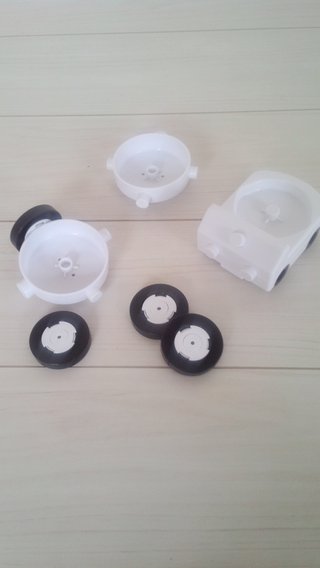 子どもがおもちゃをバラバラに分解する(写真載せます)