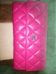 皆さんの財布見せてください。