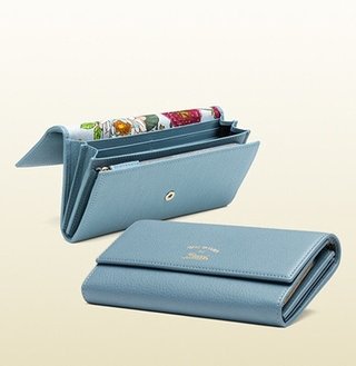 皆さんの財布見せてください。