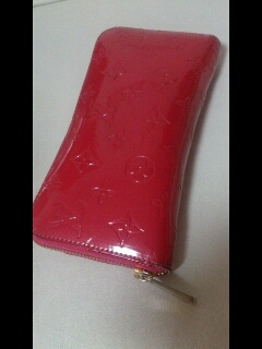 皆さんの財布見せてください。