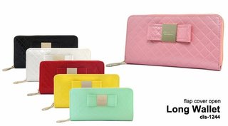 皆さんの財布見せてください。