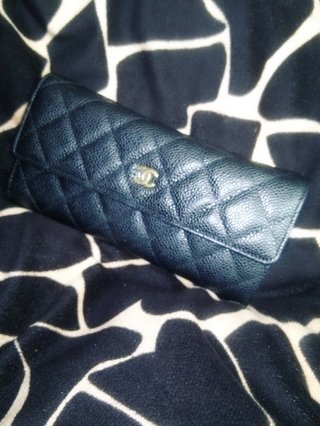 皆さんの財布見せてください。