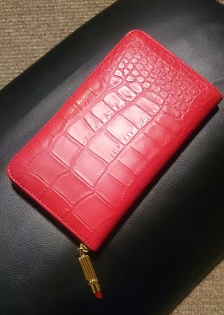 皆さんの財布見せてください。