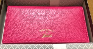 皆さんの財布見せてください。