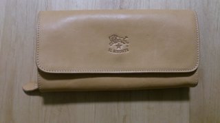 皆さんの財布見せてください。